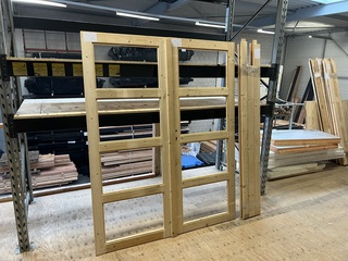 Vuren dubbel deurkozijn, zonder glas Hillhout